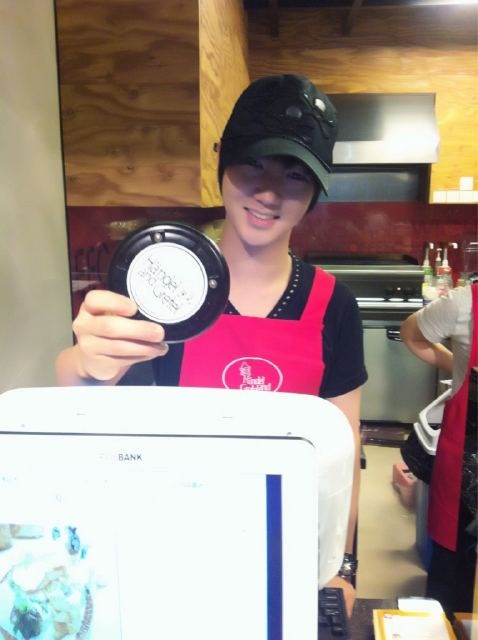 Yesung help his mom in Handel and Gretel