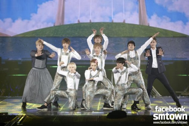 ‎[SUPER SHOW4] Super Junior’s special stage. They look so lovely from their head to toe~ :) [FACEBOOK SMTOWN STAFF]